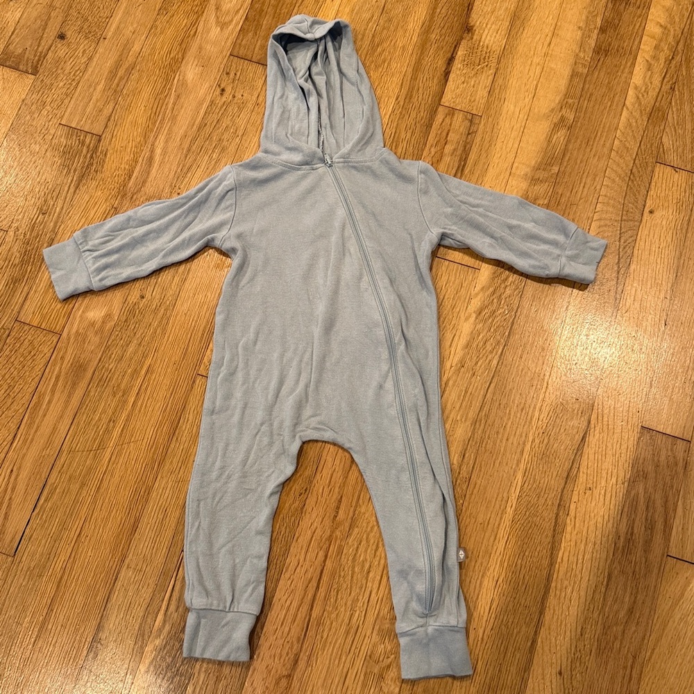 Kyte Baby Bamboo Jersey Hooded Zippered Romper in Fog